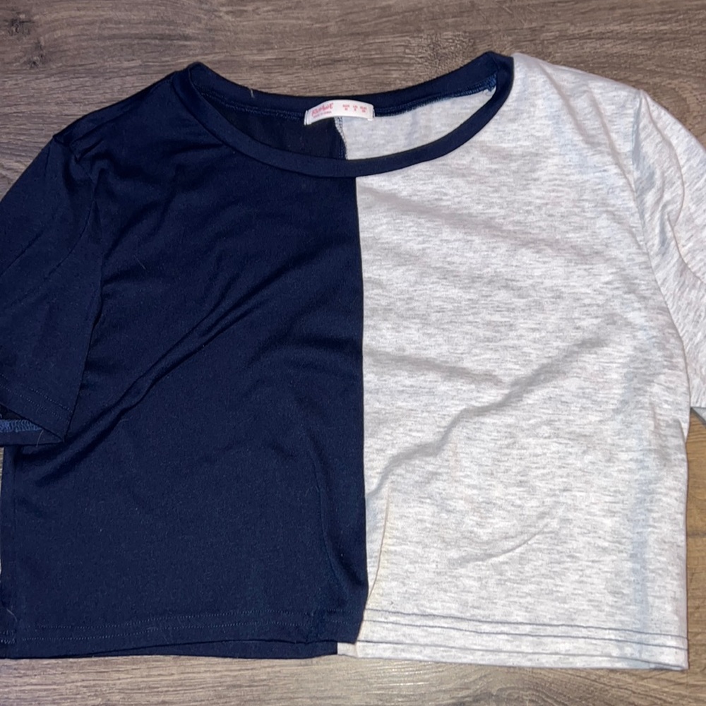Medium split navy blue and gray cropped top